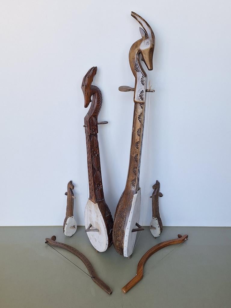 lot 4st vintage houten Gusle houtsnijwerk muziek-instrument, Muziek en Instrumenten, Snaarinstrumenten | Overige, Ophalen of Verzenden