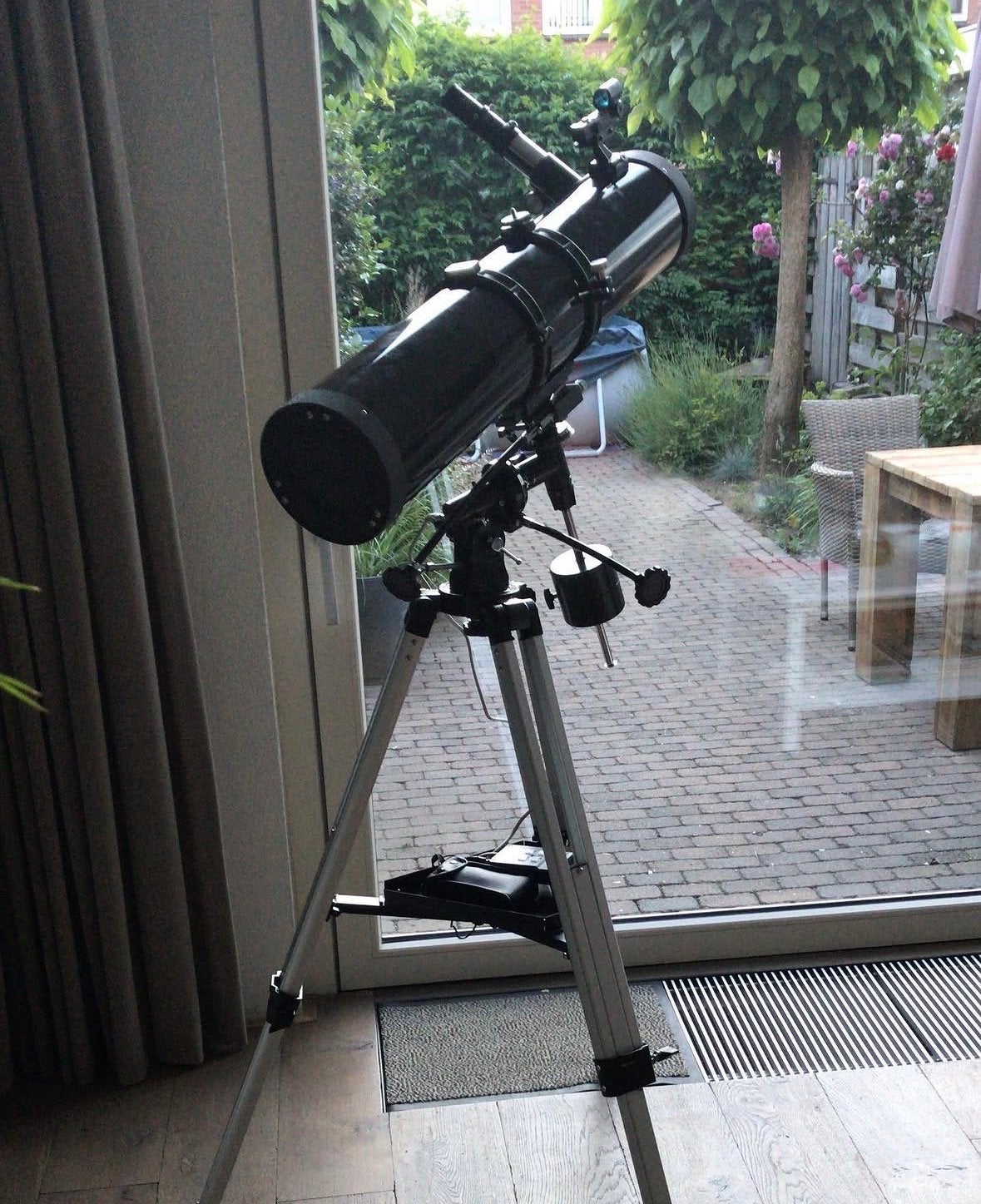 Sky-Watcher BK 1309 EQ2 Spiegeltelescoop met Statief, Audio, Tv en Foto, Optische apparatuur | Telescopen, 80 tot 200 mm, Met statief