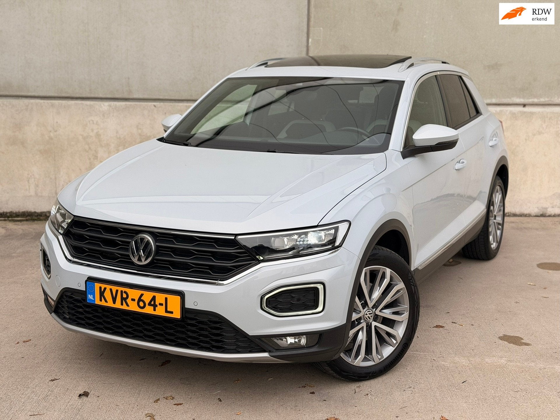 Volkswagen T-Roc 2.0 TSI 4Motion Sport DSG Pano Trekh Virtua, Auto's, Automaat, Gebruikt, 1984 cc, Wit