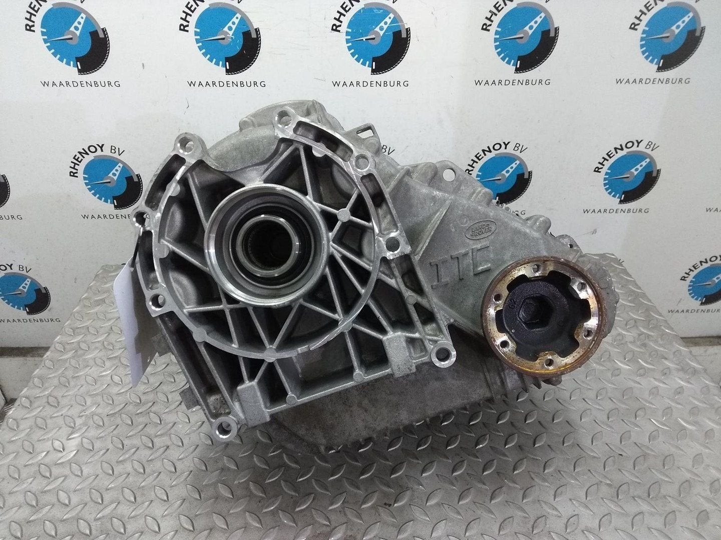 LANDROVER RANGE ROVER TUSSENBAK 2016, Ophalen of Verzenden, Gebruikt, Stiba lid