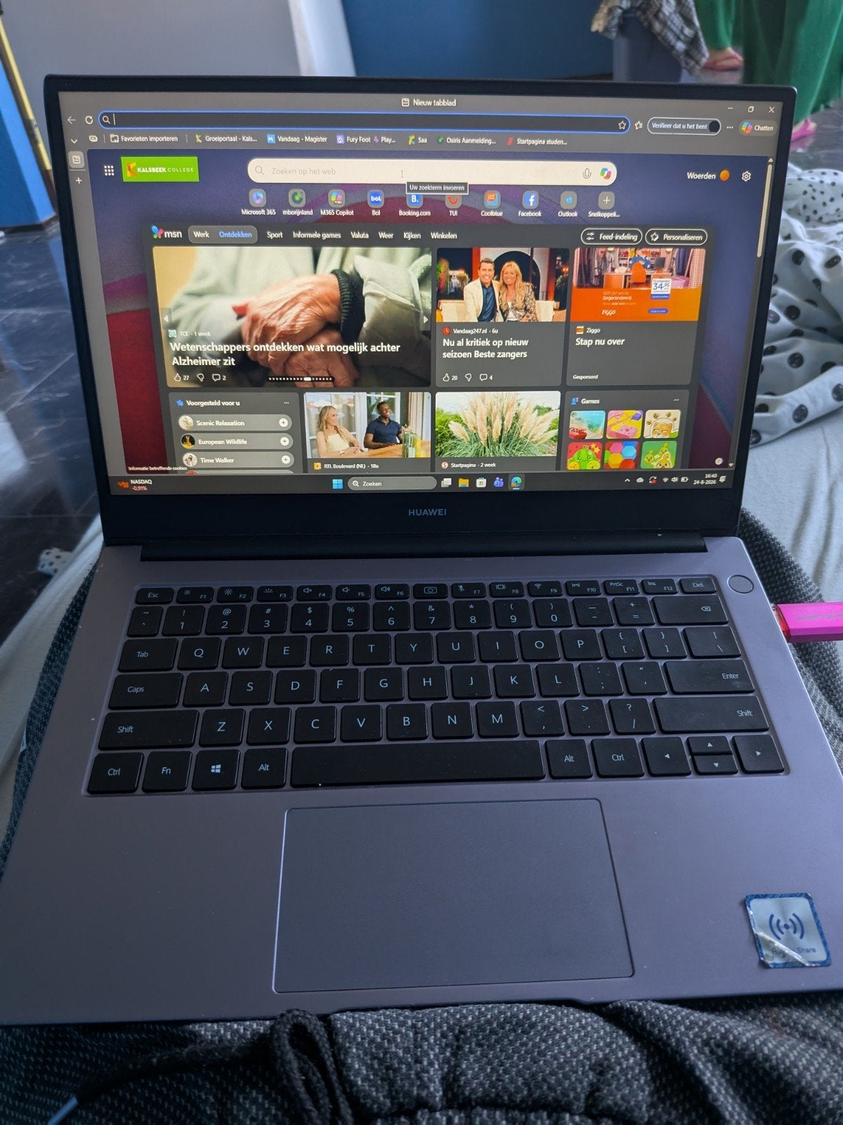 Huawei d14, Ophalen, Met videokaart, 2 tot 3 Ghz, Qwerty