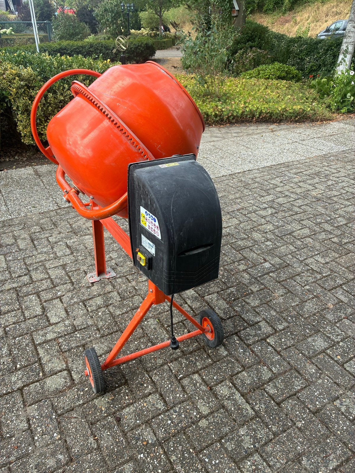 HBM 140 Liter Betonmolen - Oranje, Doe-het-zelf en Verbouw, Betonmolens, Ophalen of Verzenden, Zo goed als nieuw