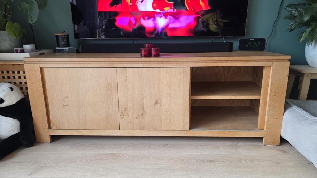 Massief eiken tv-meubel met schuifdeuren en lades, Ophalen, 150 tot 200 cm, Eikenhout, Zo goed als nieuw