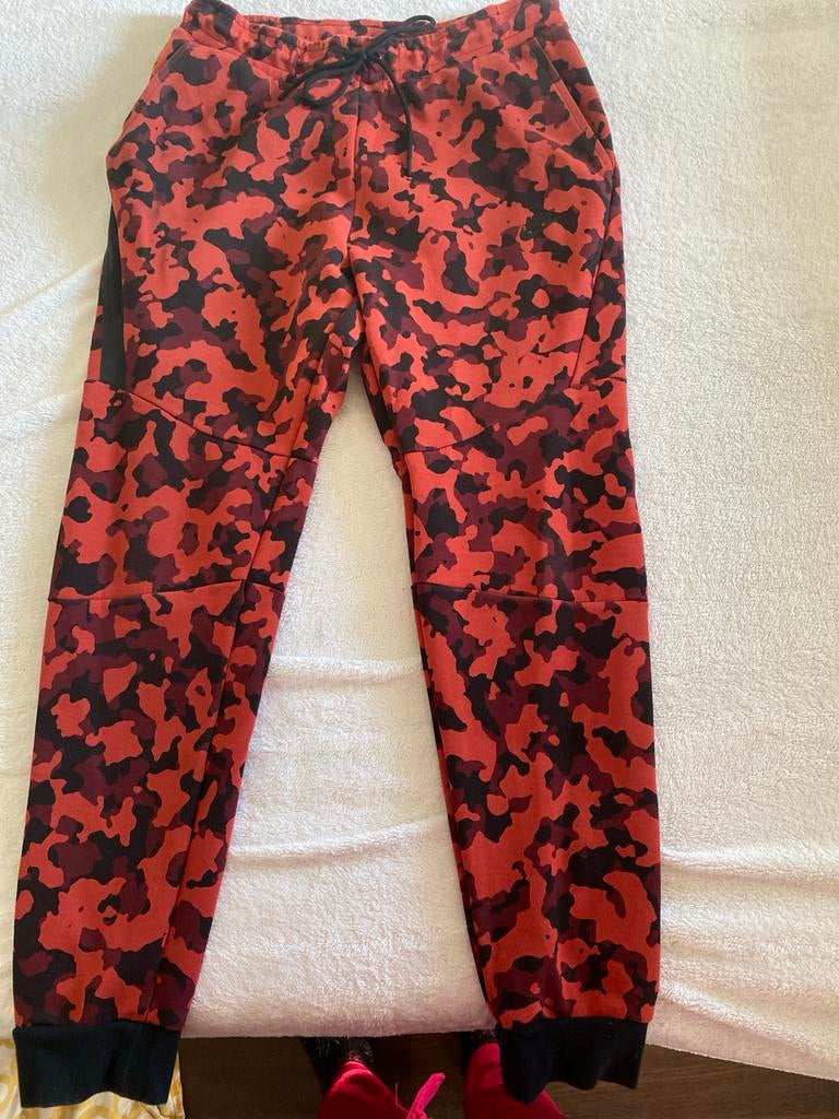 Nike Camo Joggingbroek - Maat M, Ophalen of Verzenden, Zo goed als nieuw, Maat 48/50 (M), Rood