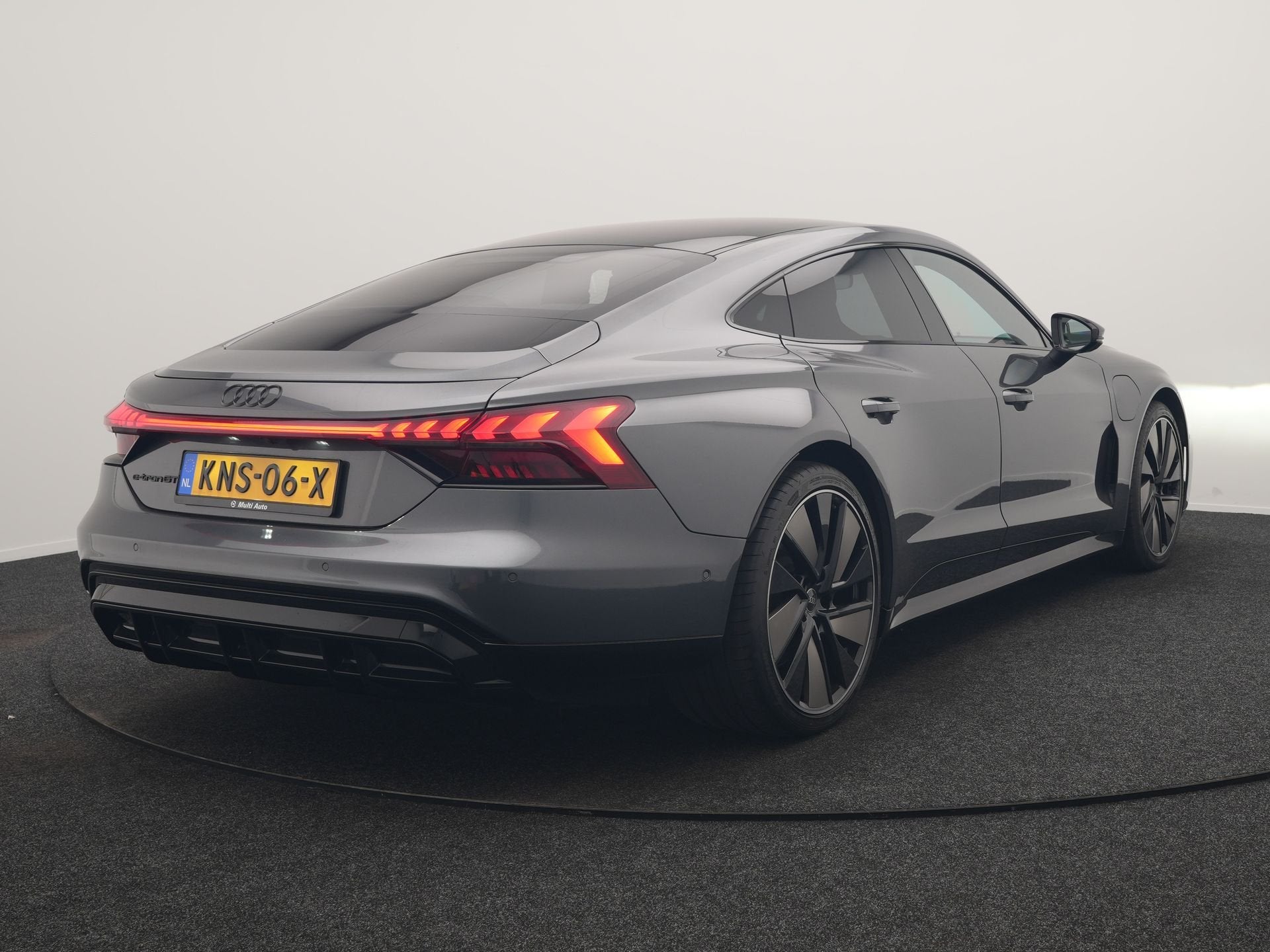 Audi e-tron GT 93 kWh 476pk Dealer O.H | Panodak | Head Up |, Automaat, 93 kWh, Vierwielaandrijving, Zilver of Grijs