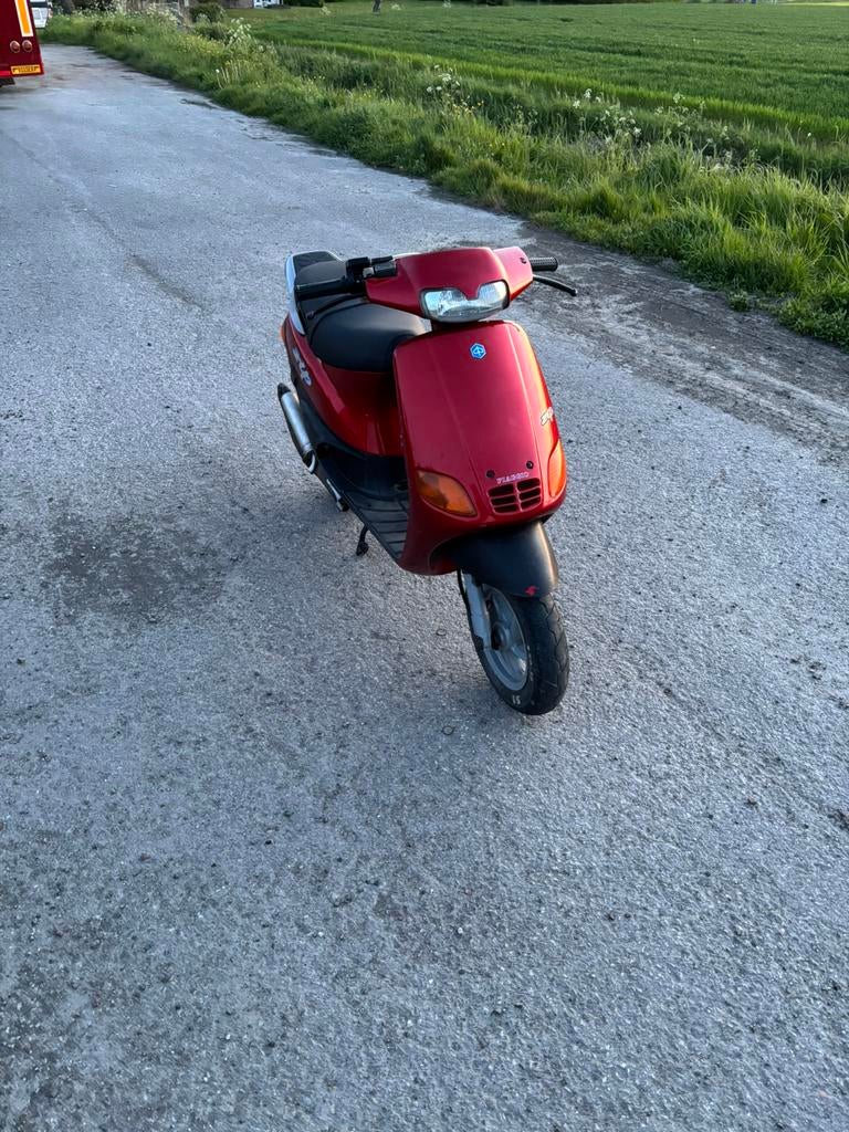 Piaggio zip type 3, Fietsen en Brommers, Scooters | Piaggio, Gebruikt, Zip, Maximaal 45 km/u, Tweetakt, Ophalen
