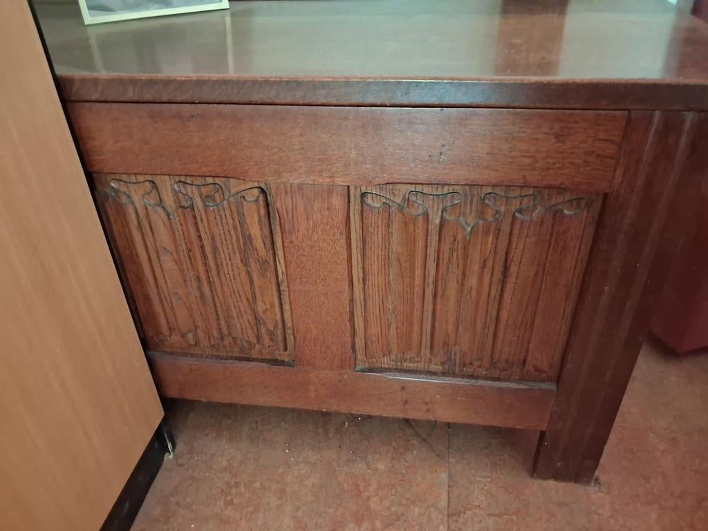 Antieke houten kist/bankje met houtsnijwerk, Antiek en Kunst, Antiek | Meubels | Kasten, Ophalen of Verzenden