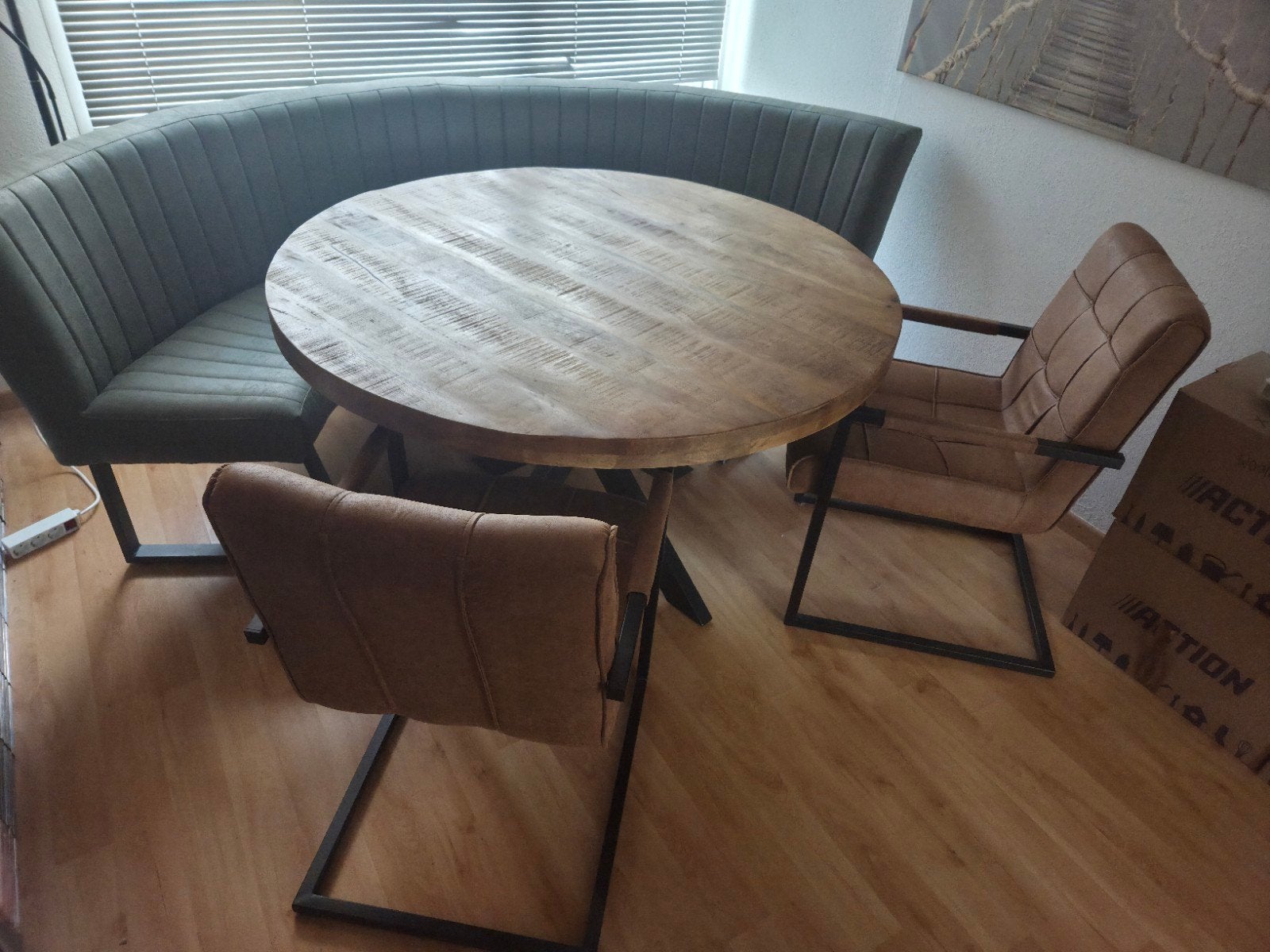 Complete eetset inclusief bank en 2 stoelen, Ophalen, Zo goed als nieuw, Minder dan 4 stoelen