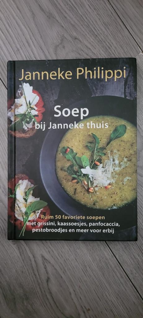 Janneke Philippi - Soep bij Janneke thuis, Boeken, Kookboeken, Janneke Philippi, Ophalen of Verzenden, Zo goed als nieuw, Voorgerechten en Soepen