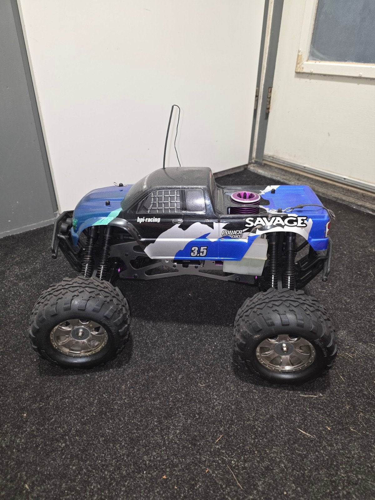 HPI Savage Nitro RC Auto - met extra roller en rode kap., Hobby en Vrije tijd, Modelbouw | Radiografisch | Auto's, Gebruikt, Geen