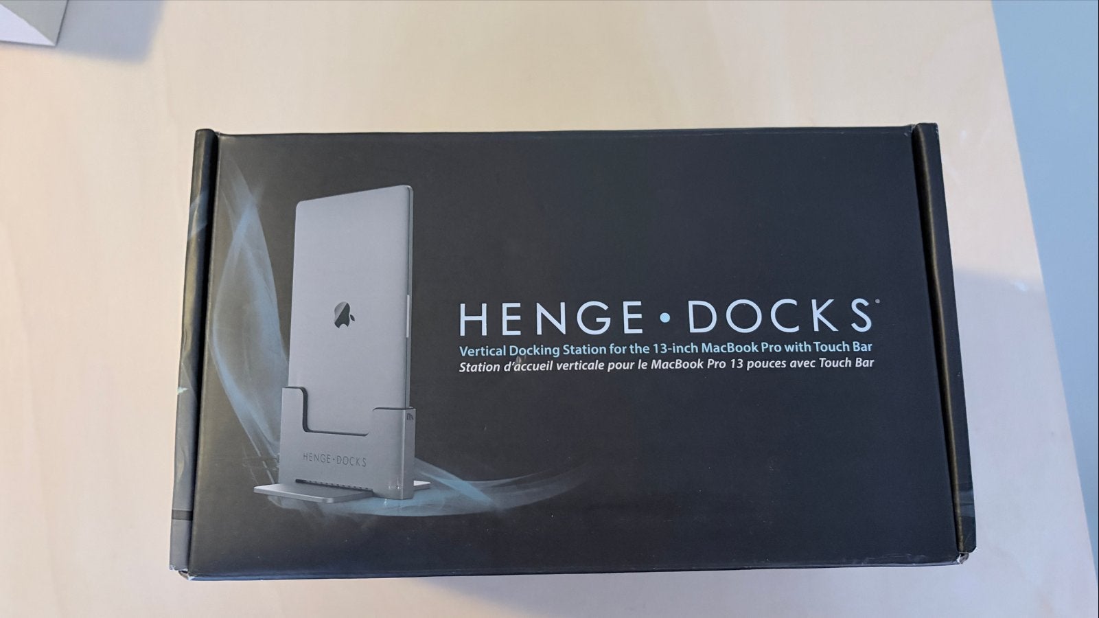 Henge Docks Vertical Docking Station voor MacBook Pro 13 inc, Ophalen of Verzenden, Zo goed als nieuw, Docking station, Laptop