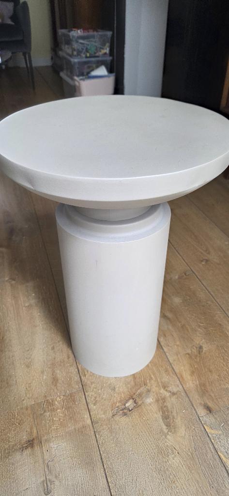 Nordal Pillar bijzettafel, Minder dan 55 cm, Metaal of Aluminium, Rond, Zo goed als nieuw