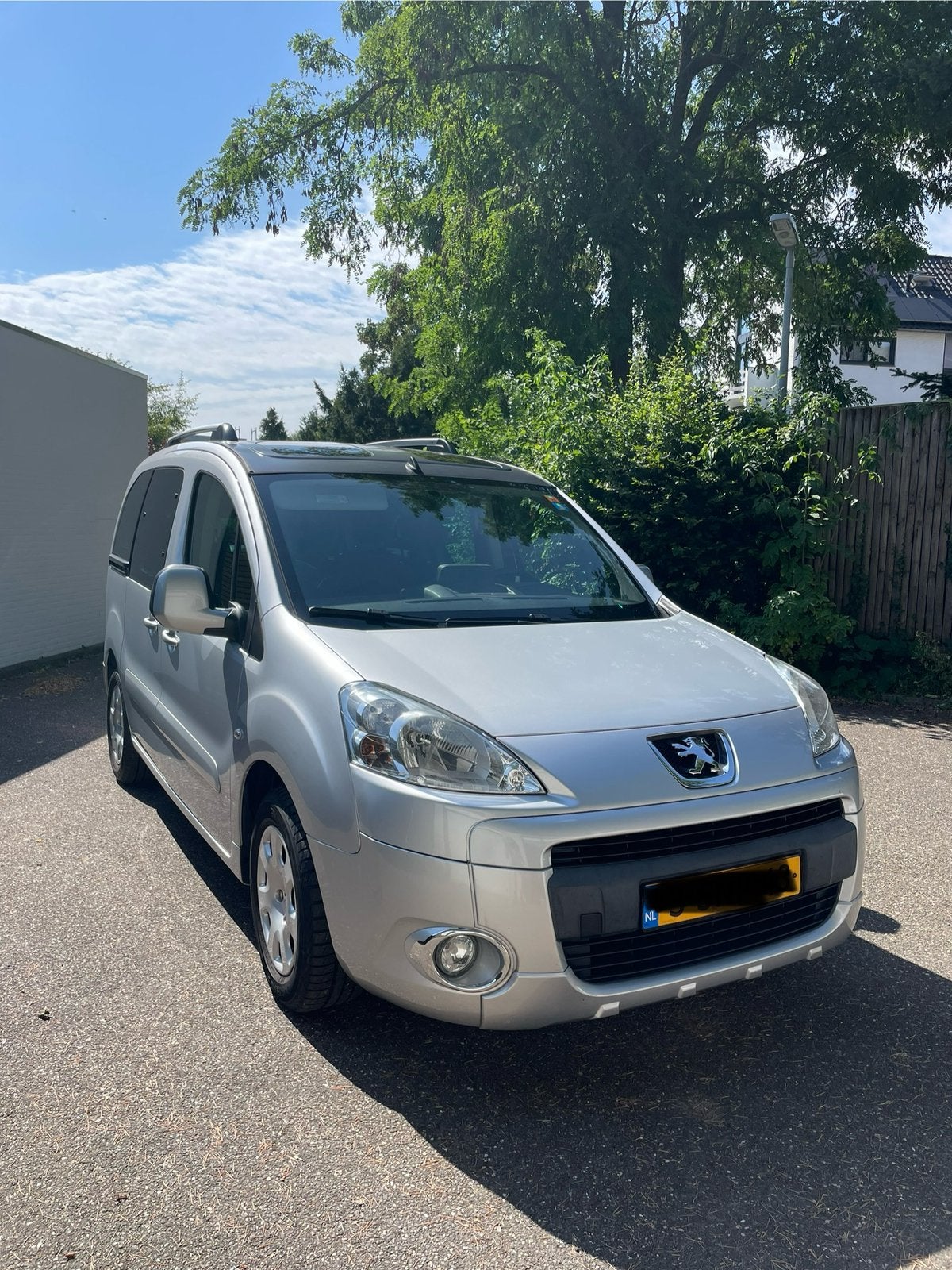 Peugeot Partner 1.6 16V 88KW Tepee 5PL 2010 Grijs, Auto's, Peugeot, Voorwielaandrijving, Parkeersensor, Zwart, 4 cilinders