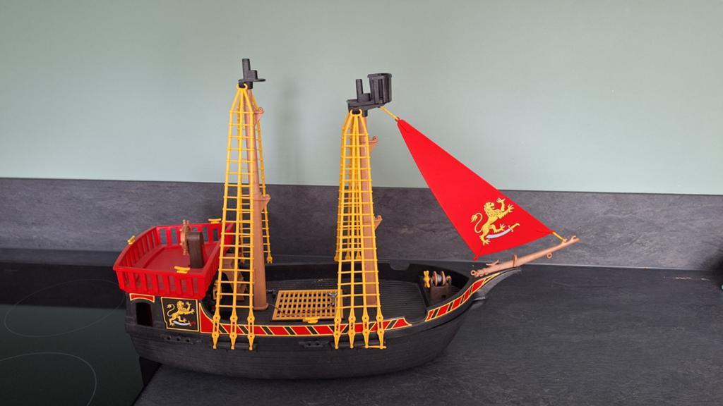 Playmobil piratenschip en kasteel met figuren, Kinderen en Baby's, Speelgoed | Playmobil, Ophalen, Gebruikt, Complete set