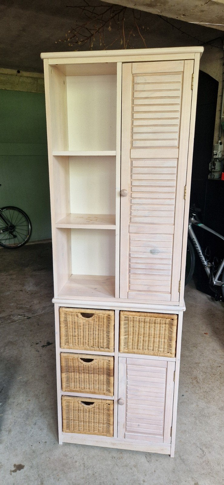 Leuke opbergkast met rieten manden., Ophalen, Gebruikt, Met deur(en), 50 tot 100 cm
