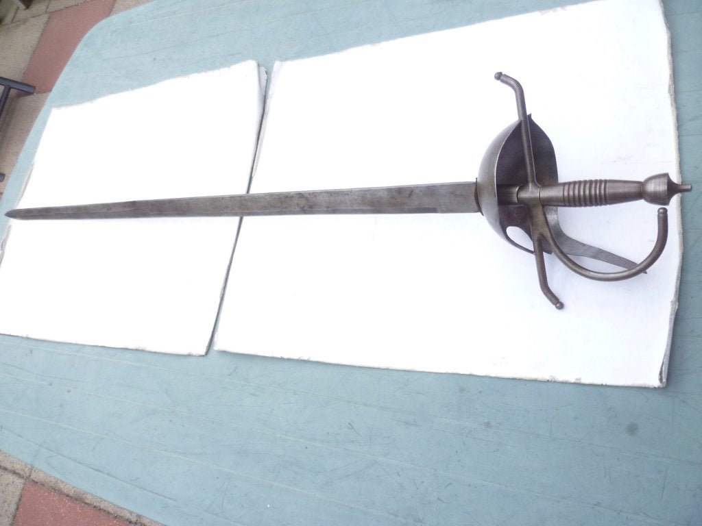 Degen made in Spain ca.50 jaar oud 104 cm lang geheel metaal, Verzamelen, Ophalen of Verzenden, Overige soorten, Overige gebieden