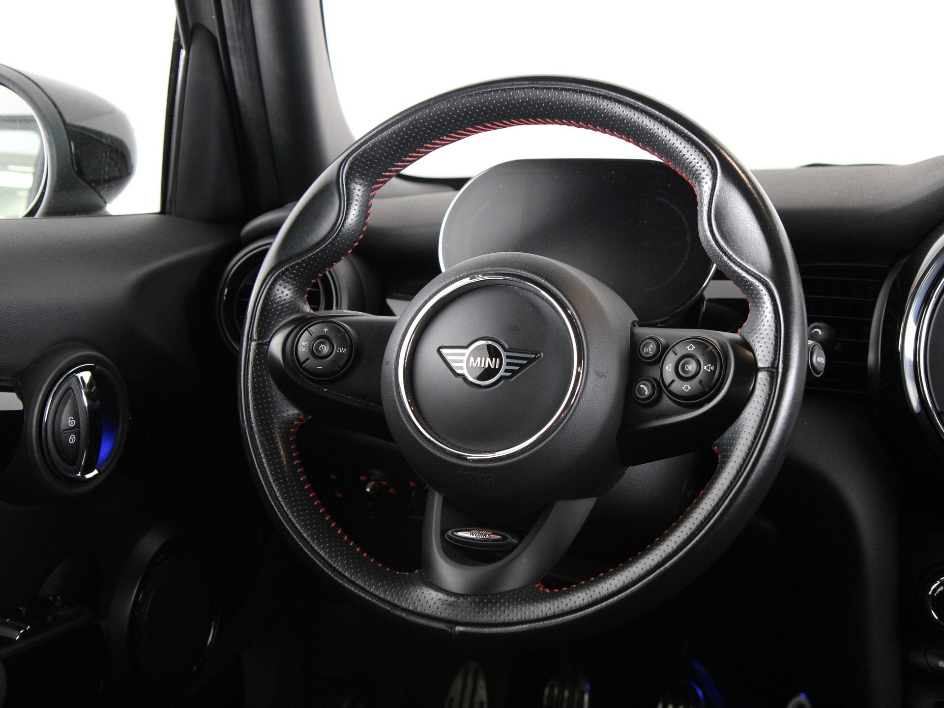 MINI 5-deurs Cooper Dalston Edition (bj 2021), Voorwielaandrijving, 136 pk, Gebruikt, Met garantie (alle)