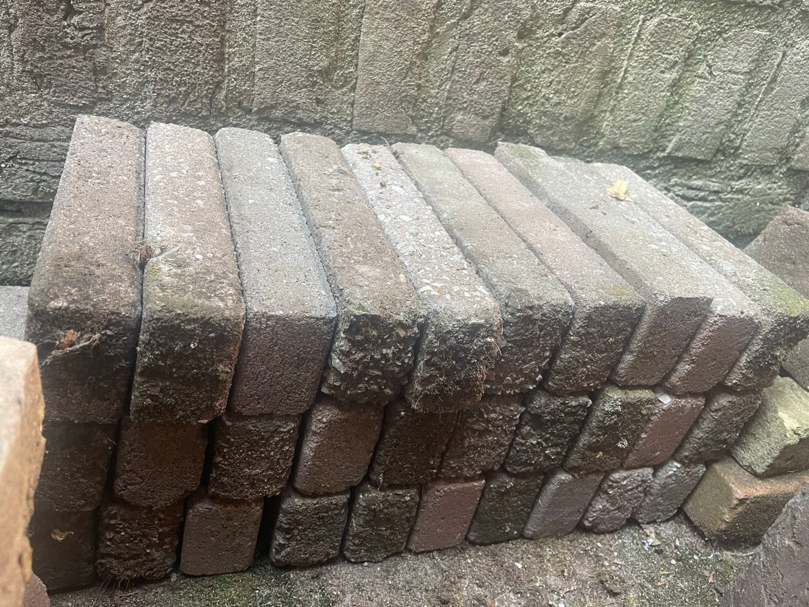 Gratis 20 waaltjes  / - Gratis af te halen, Tuin en Terras, Tegels en Klinkers, Ophalen, Gebruikt, Klinkers, Minder dan 5 m²