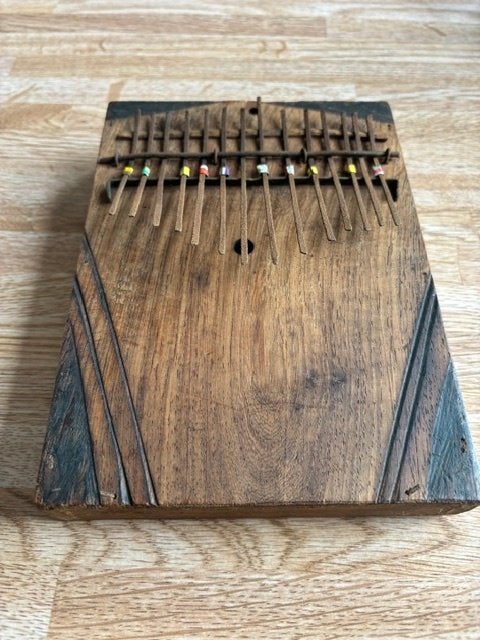 kalimba / duim piano met 14 sleutels/tongen / Indonesië, Ophalen of Verzenden, Gebruikt, Melodische percussie