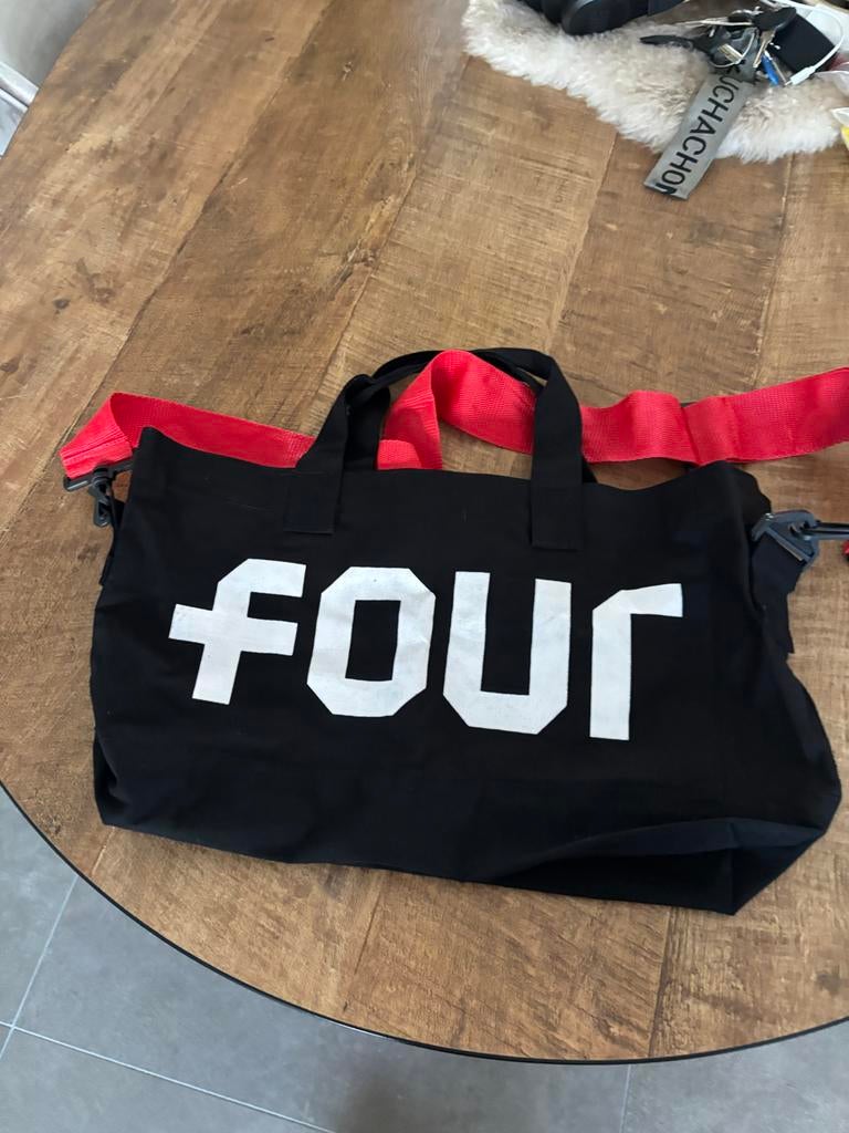 Four tas nieuw ongebruikt klein model met rode band, Sieraden, Tassen en Uiterlijk, Tassen | Damestassen, Ophalen of Verzenden