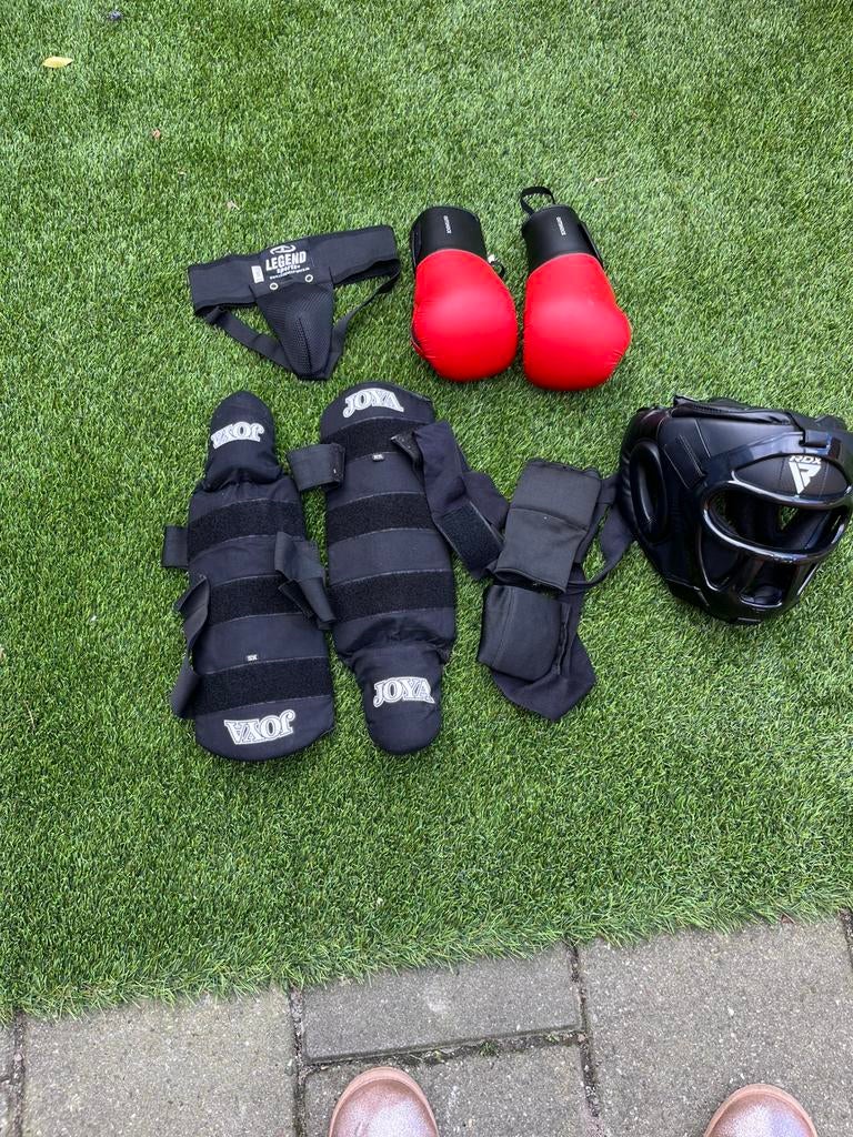 Te koop: complete kickboks set, Ophalen of Verzenden, Zo goed als nieuw, Bokshandschoenen