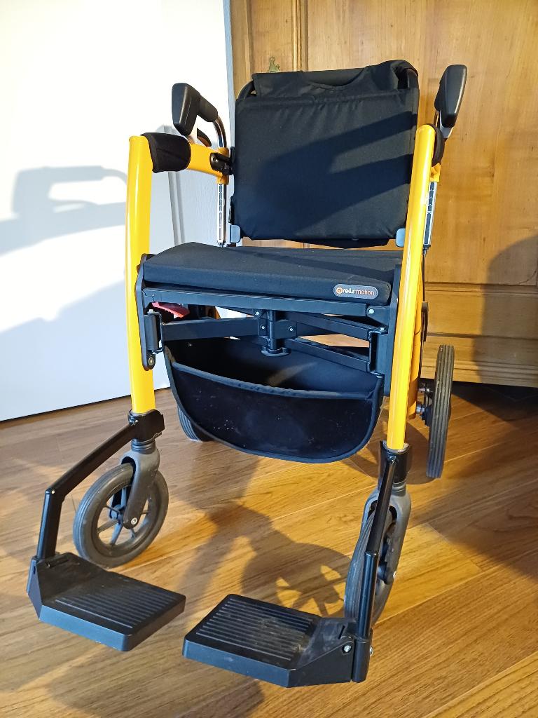 Te koop: rolstoel en rollator in één, z.g.a.n., Diversen, Ophalen, Inklapbaar, Zo goed als nieuw, Duwrolstoel