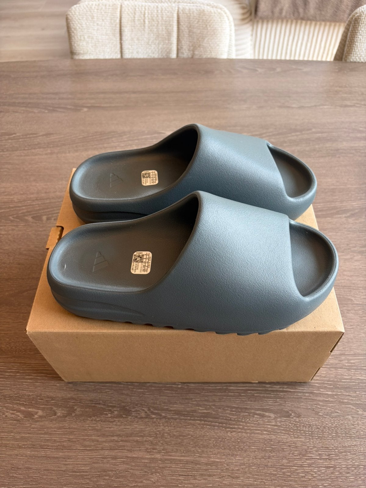 Adidas Yeezy slide’s maat 42 slate grey (ongedragen), Overige kleuren, Nieuw, Ophalen, Slippers