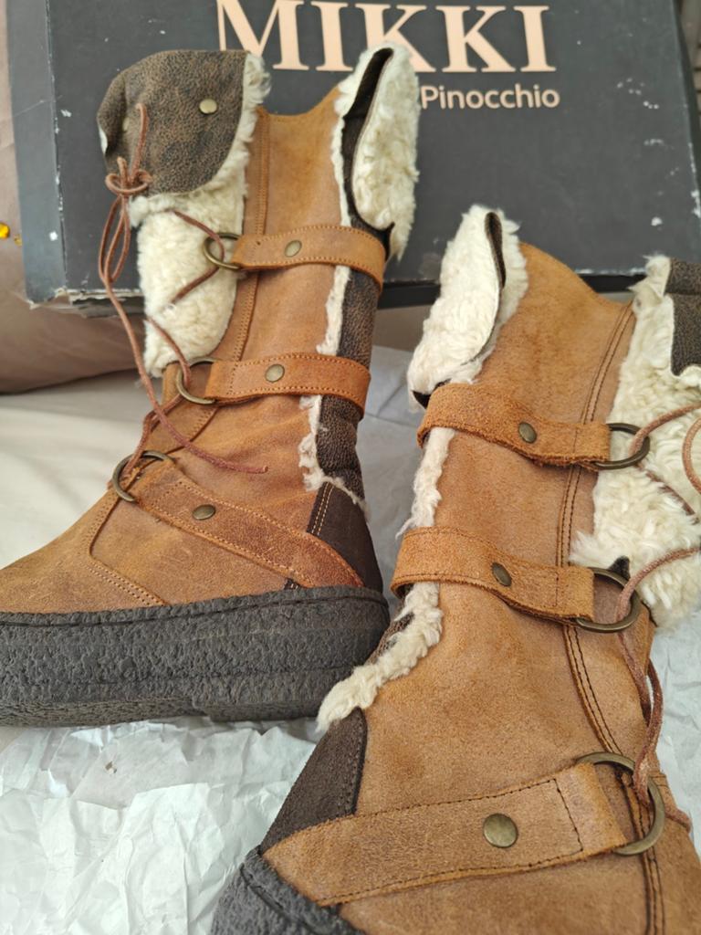 Nieuw in doos! Heel appart Laarsje Mikki van Pinocchio mt 32, Meisje, Nieuw, Ophalen of Verzenden, Laarzen