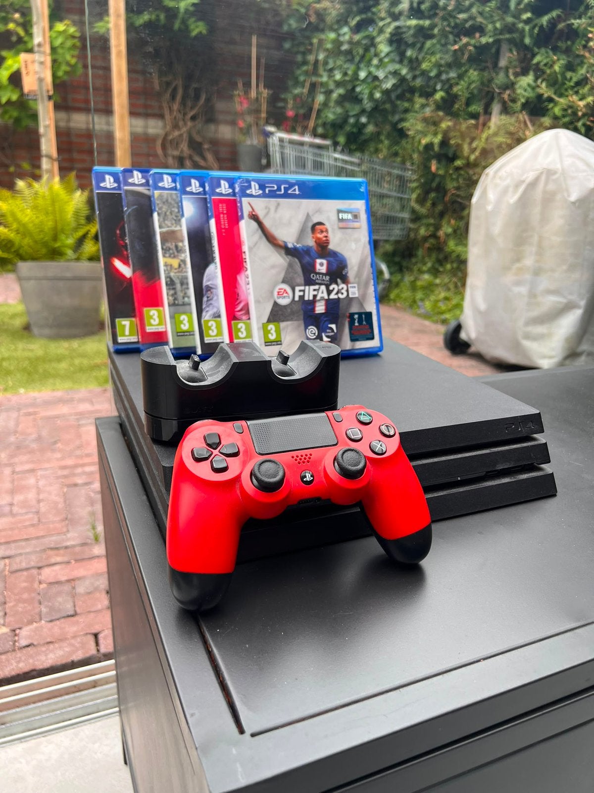 PlayStation 4 Pro - Oplaaddock - 6 games – Controller, Online, 1 speler, Ophalen of Verzenden, Zo goed als nieuw