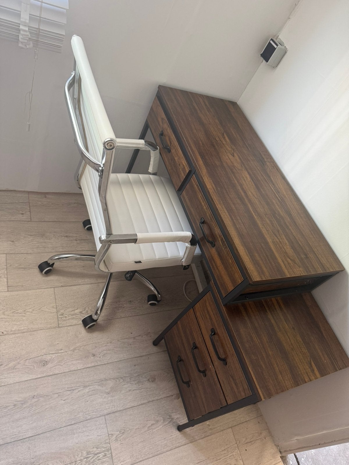 Bureau + bureaustoel te koop, Huis en Inrichting, Bureaus, Ophalen, Hout, Zo goed als nieuw, Overige merken