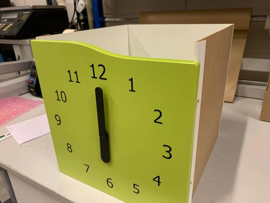 Ikea Kallax Kast Deurtje met Klok, Huis en Inrichting, Kasten | Overige, Ophalen of Verzenden, Gebruikt