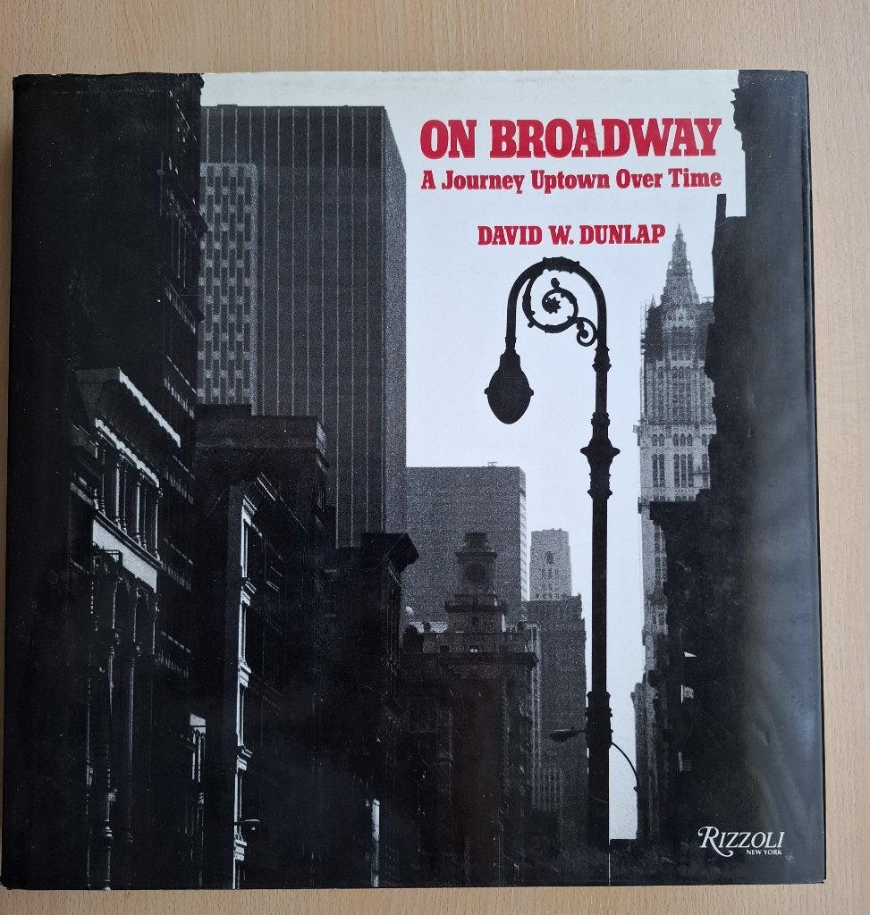 boek On Broadway - A Journey Uptown Over Time (New York), Ophalen of Verzenden, Zo goed als nieuw, Architectuur algemeen, David W.Dunlap