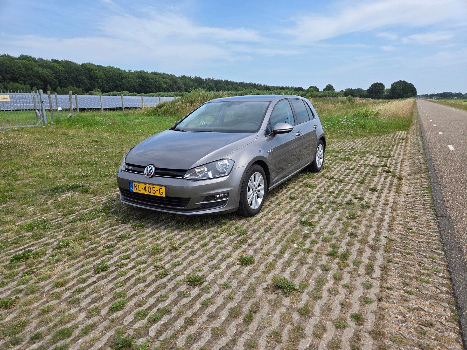 Volkswagen Golf 1.0 TSI connected series 115pk 5D 2017 Grijs, Voorwielaandrijving, Stof, Euro 6, 610 kg
