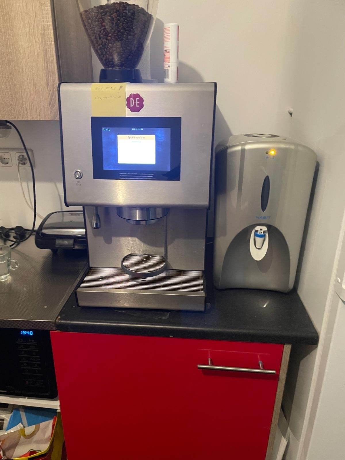 Douwe Egberts Koffiemachine met bonenreservoir, Witgoed en Apparatuur, Gebruikt, 10 kopjes of meer, Koffiemachine, Koffiebonen