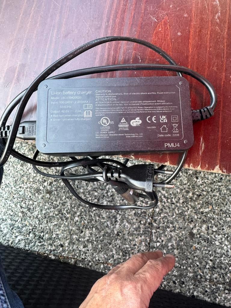 Li-ion elektrische fietsoplader, Fietsen en Brommers, Fietsaccessoires | Fietsaccu's, Ophalen of Verzenden, Zo goed als nieuw