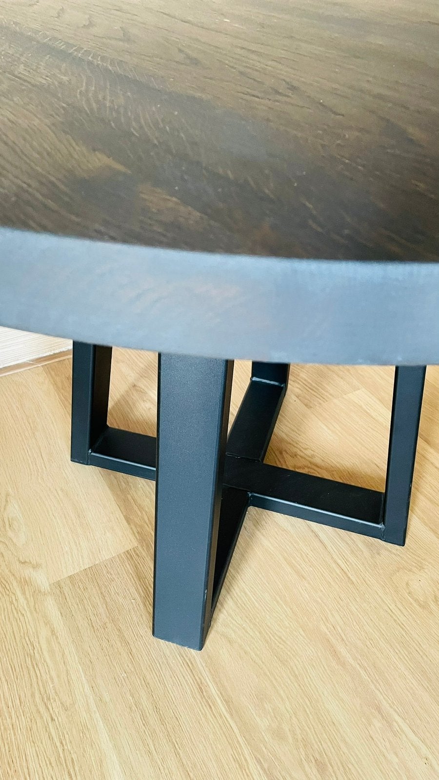 Foto 8 van TABLE DU SUD ronde eettafel 110 cm - eiken Charcoal
