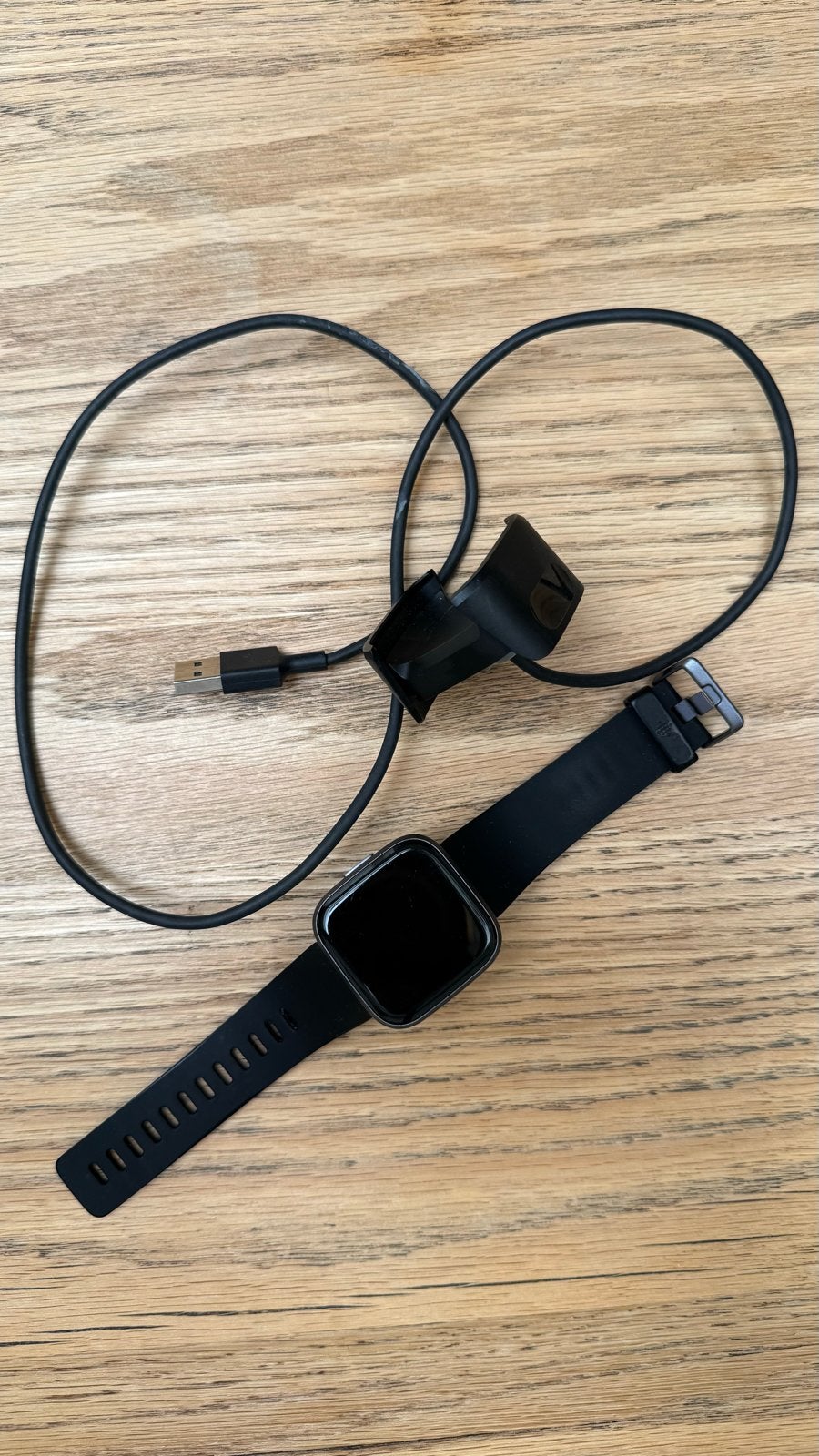 Fitbit Versa 2 Sporthorloge - Zwart met Oplader, Sieraden, Tassen en Uiterlijk, Sporthorloges, Gebruikt, Hartslag, Zwart, Ophalen of Verzenden