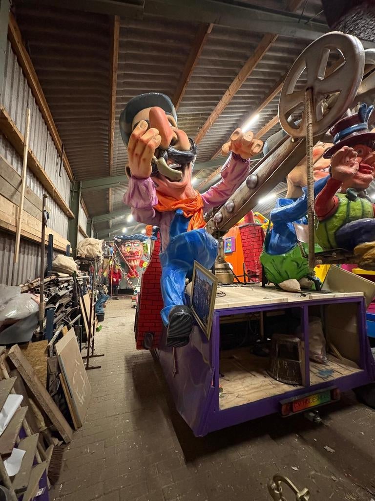 Carnavalswagen Stokerij Schrobbeler - Compleet met poppen, Hobby en Vrije tijd, Ophalen of Verzenden