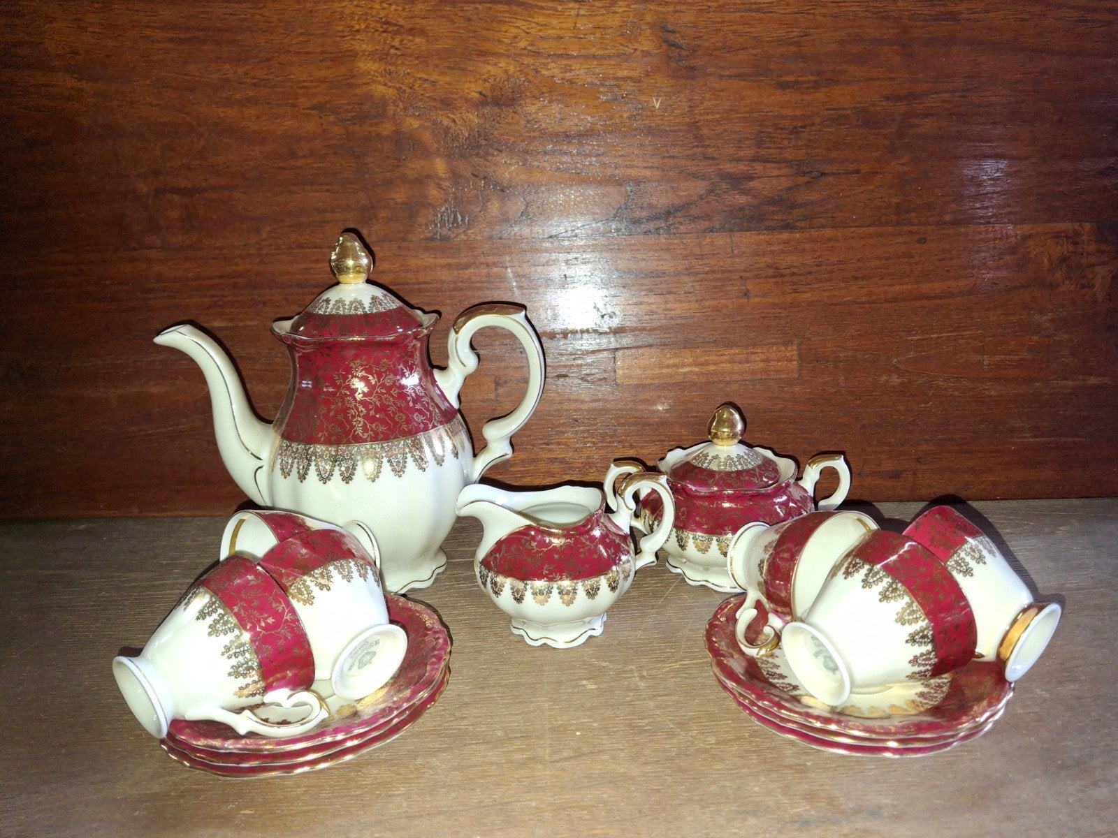 Vintage theeservies rood met goud,, Ophalen of Verzenden