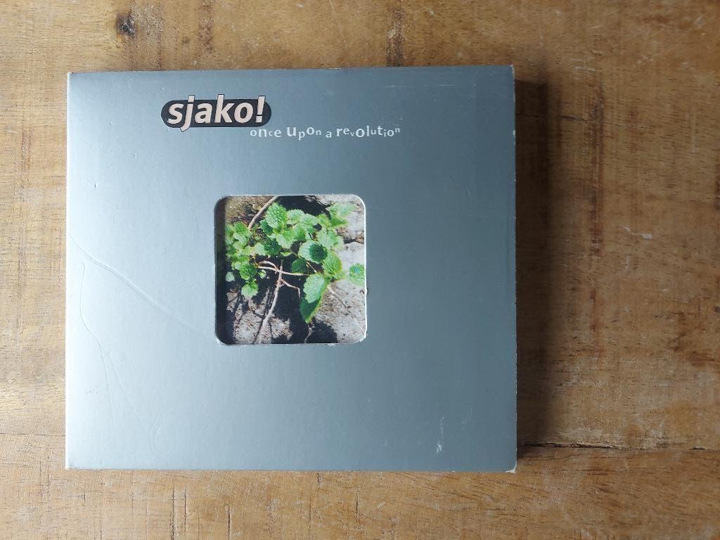 CD Sjako! – Once Upon A Revolution + single 'Try o Forget', Cd's en Dvd's, Ophalen of Verzenden, Gebruikt, Poprock