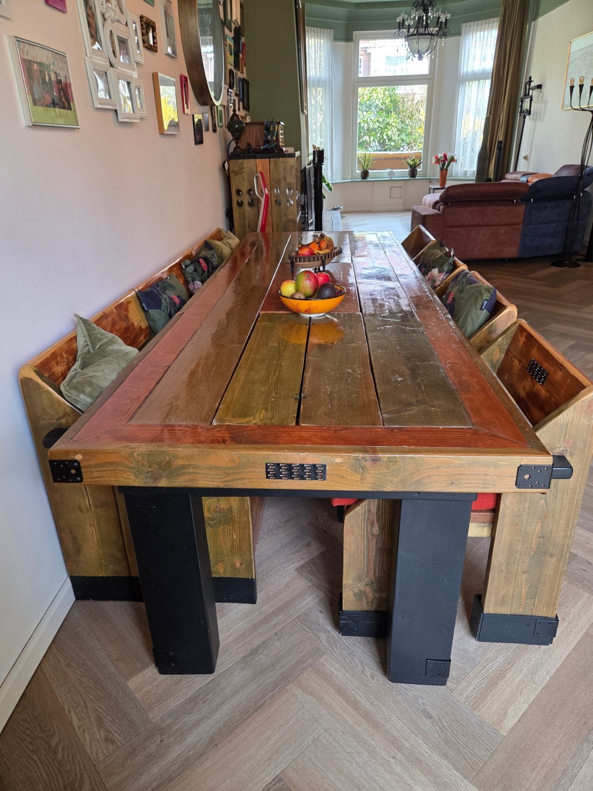 Eettafel met bank en fauteuiltjes. Op wieltjes. 105x305, Ophalen, Rechthoekig, 200 cm of meer, 50 tot 100 cm