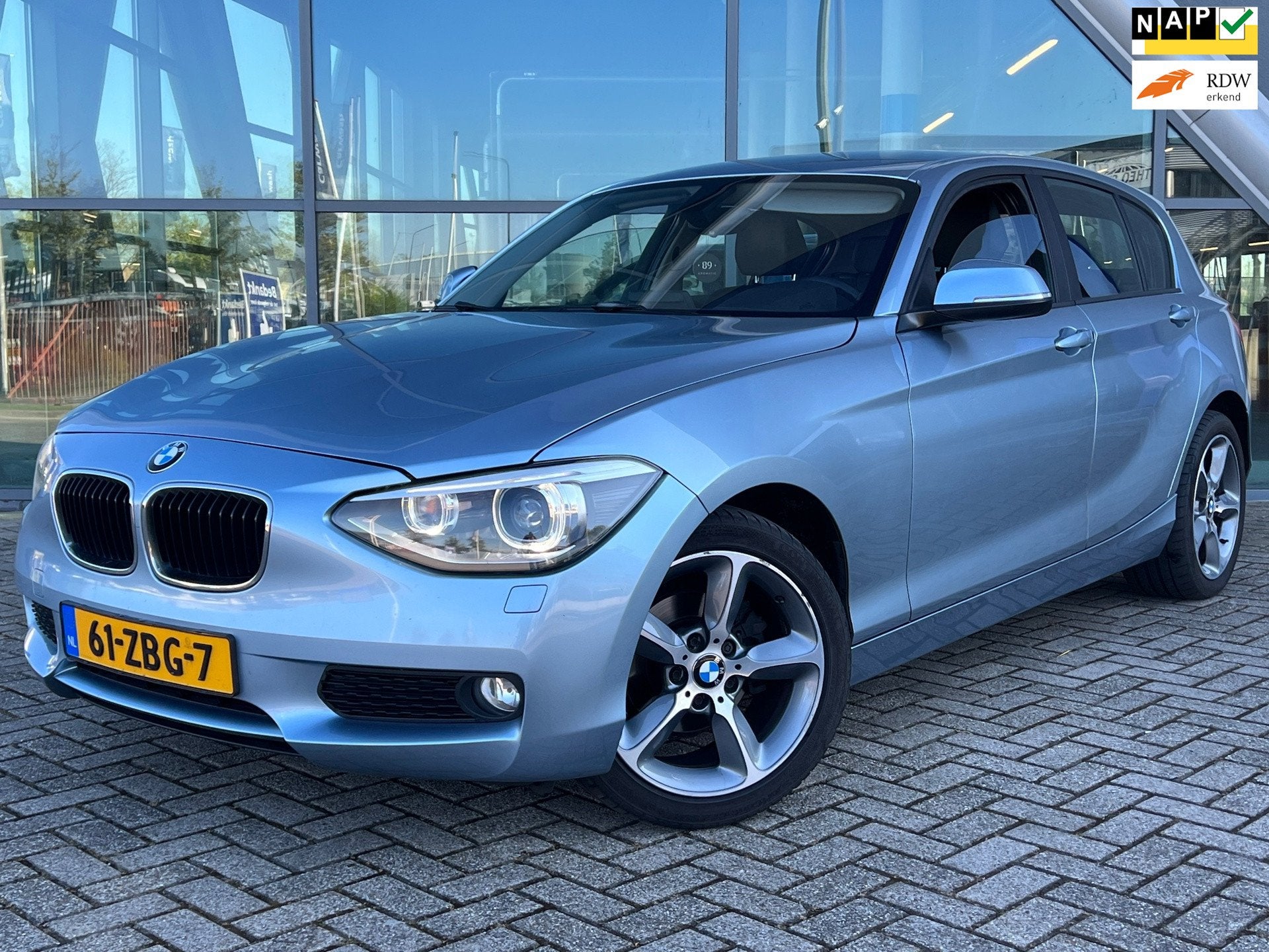BMW 1-serie 116i Upgrade Edition 5-Drs, Camera, Vol Leder, T, 1-Serie, 4 cilinders, Blauw, 1265 kg