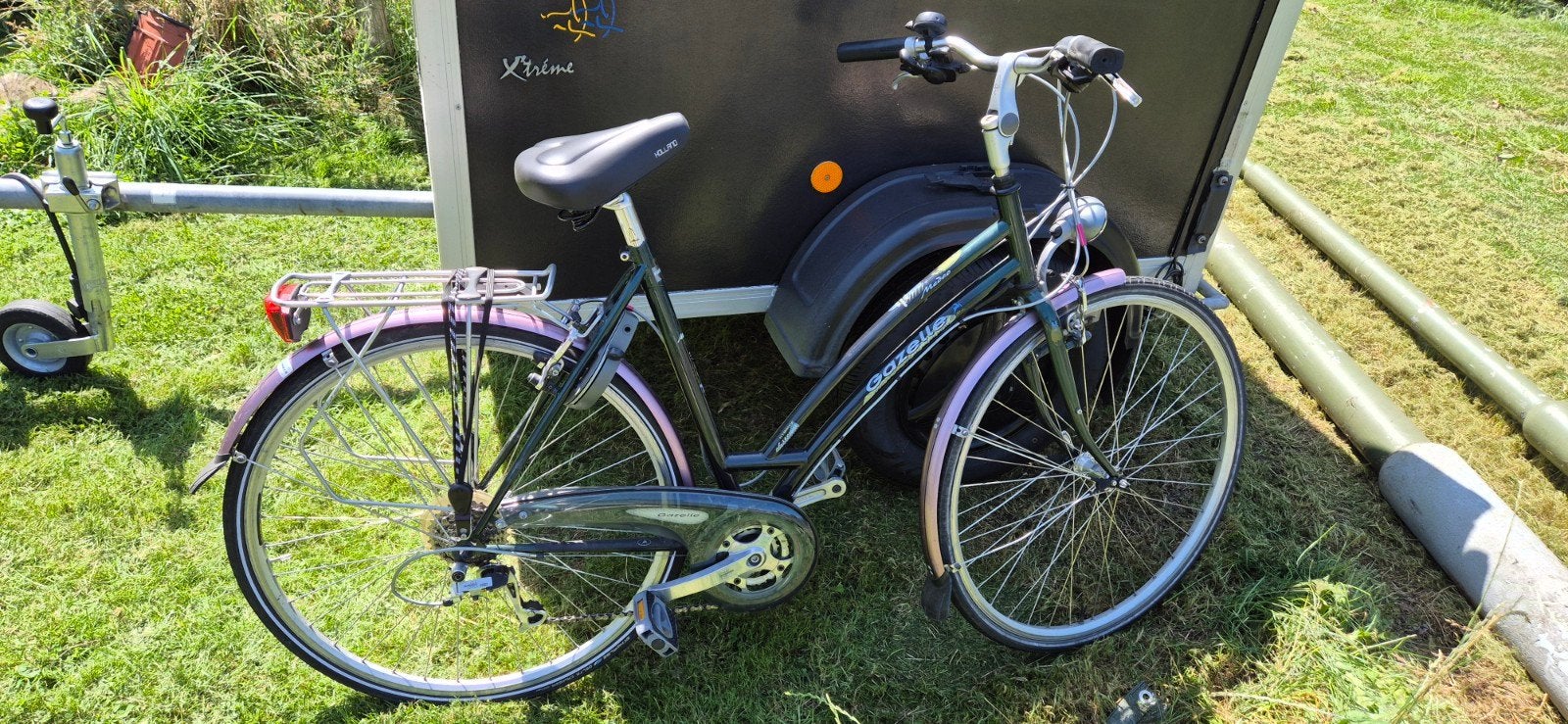 2 dames fietsen, Ophalen