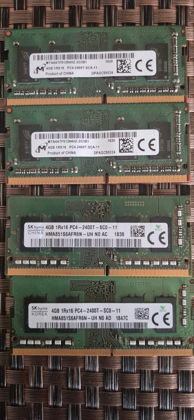 4x 4GB DDR4 RAM Geheugen (2x Micron, 2x SK Hynix) 2400MHz, Computers en Software, RAM geheugen, Gebruikt, DDR4, Ophalen of Verzenden