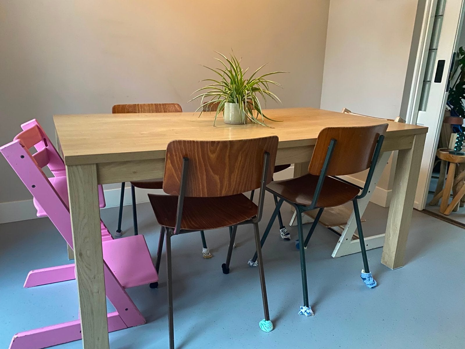 *Gratis* Eikenlook eettafel met gebruikssporen, Huis en Inrichting, Ophalen, Gebruikt, Eikenhout, 50 tot 100 cm