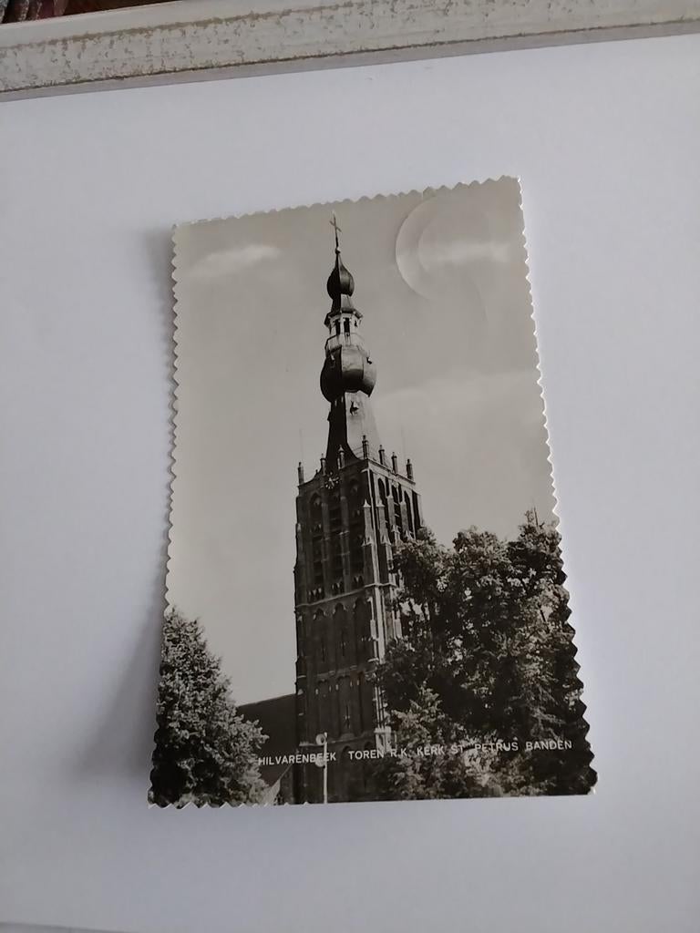 HILVARENBEEK  MET TOREN R.K. KERK ST.PETRUS BANDEN, Ophalen of Verzenden, 1960 tot 1980, Noord-Brabant