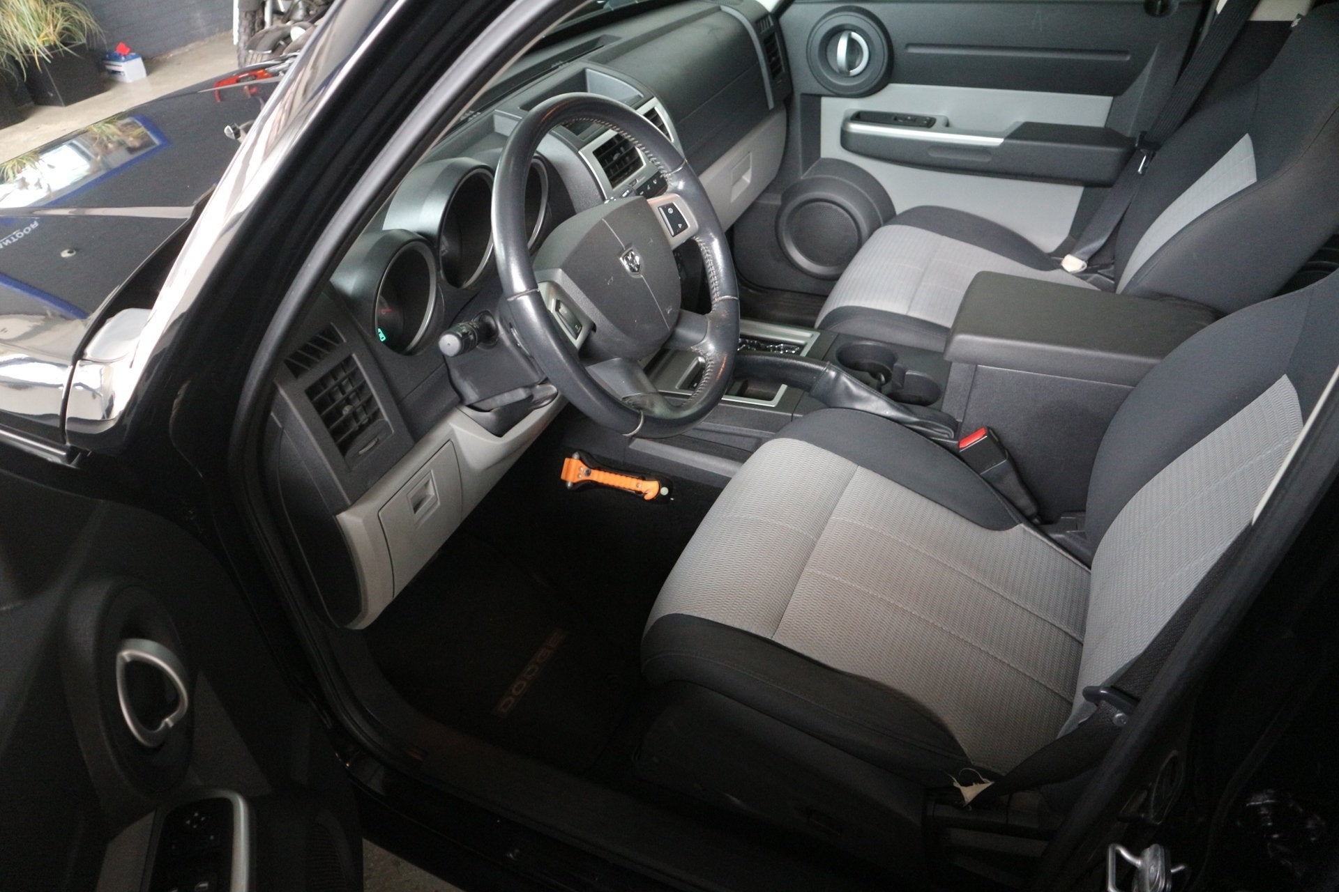 Dodge Nitro 3.7 V6 SXT AUT + NAP + BLACK PACK ! ! !, Automaat, 3700 cc, Gebruikt, Zwart