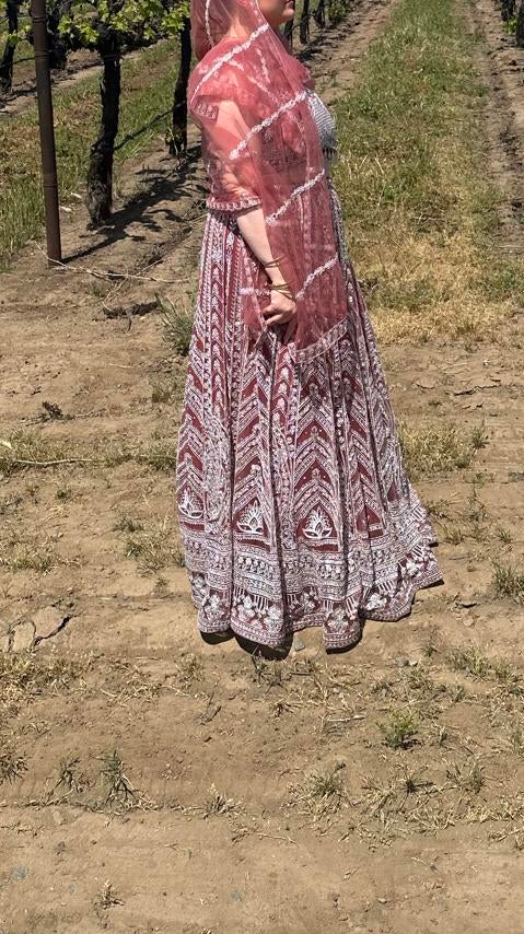 Prachtige bordeaux lehenga choli - Zo goed als nieuw, Galajurk, Maat 42/44 (L), Ophalen of Verzenden, Zo goed als nieuw
