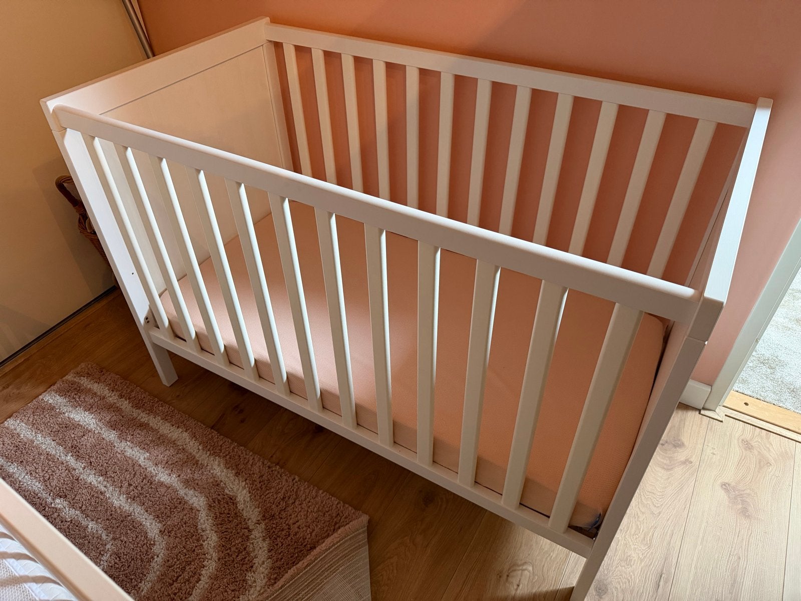 IKEA SUNDVIK babybedje NIEUW met Aerosleep matras en topper, Ophalen of Verzenden, Nieuw, Ledikant