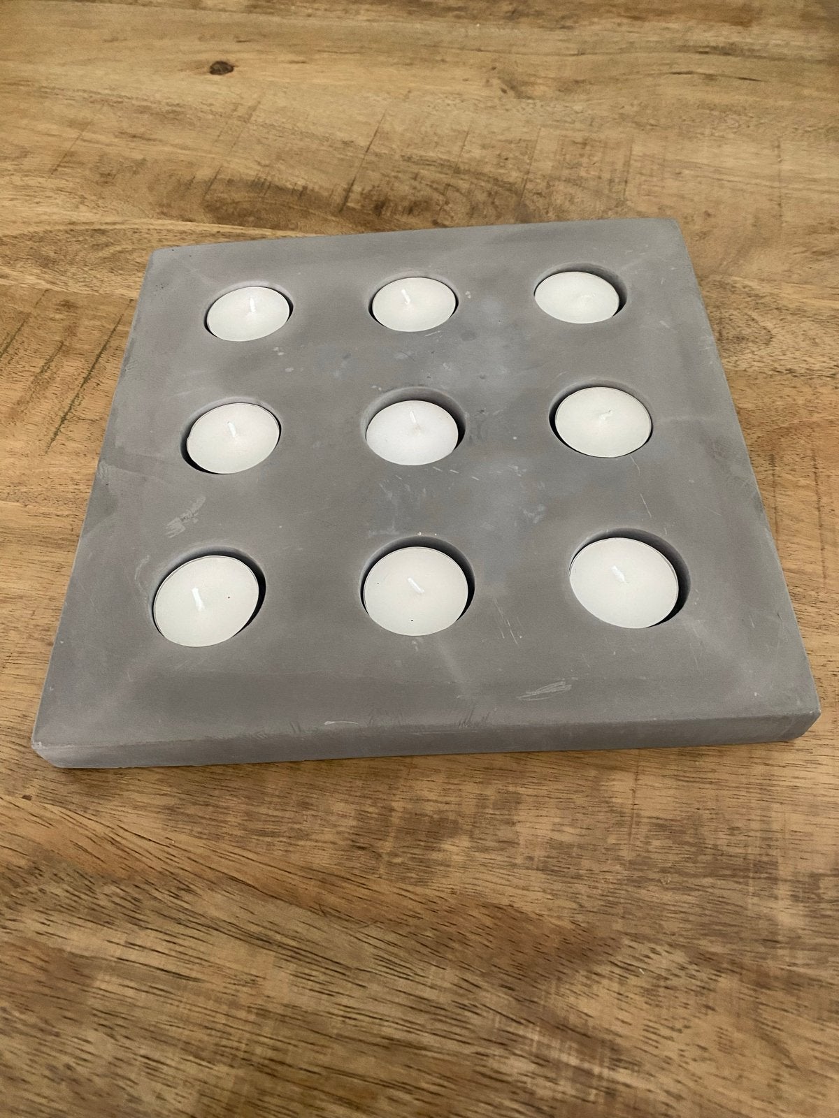 Betonnen theelichthouder voor 9 kaarsen, Huis en Inrichting, Woonaccessoires | Kandelaars en Kaarsen, Overige materialen, Ophalen of Verzenden